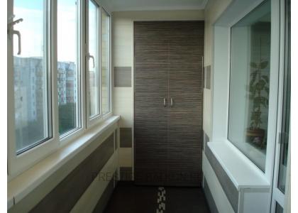 Теплое остекление балкона с утеплением и отделкой ПВХ панелями и ламинатом в Малаховке