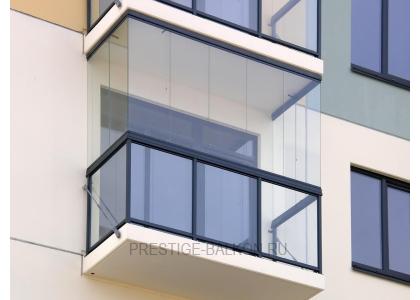 Безрамное остекление балкона с внешней отделкой в Малаховке