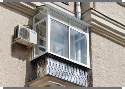 Холодное остекление балкона алюминиевыми окнами с металлической крышей Малаховке
