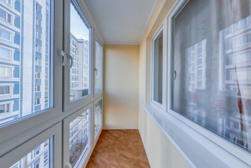 Панорамное остекление балкона с отделкой гипсокартона в Малаховке