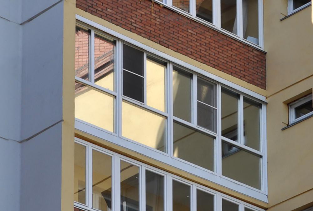 Панорамное остекление лоджии от пола до потолка в Малаховке