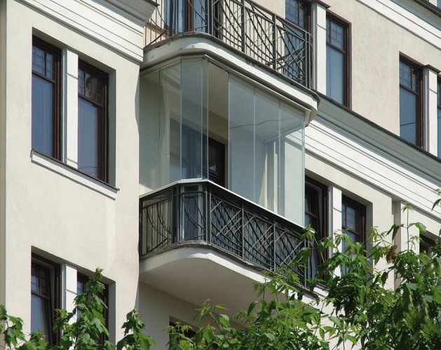 Финское безрамное остекление балкона в Малаховке
